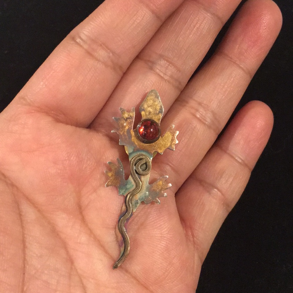 Sterling Silver Gecko Lizard with Baltic Amber Cabochon Brooch Pin